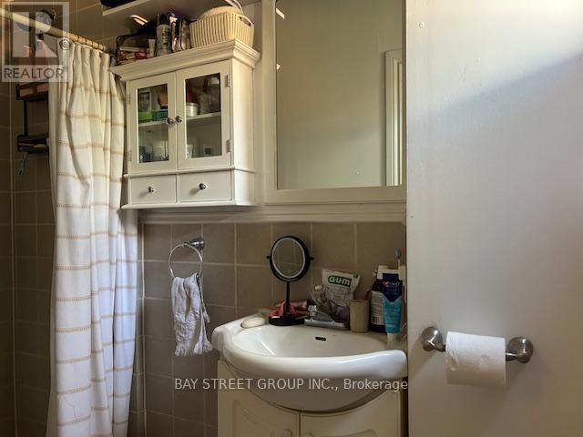 Unit 1 - 693 Woodbine Avenue, Toronto, Ontario  M4E 2J4 - Photo 8 - E12847438