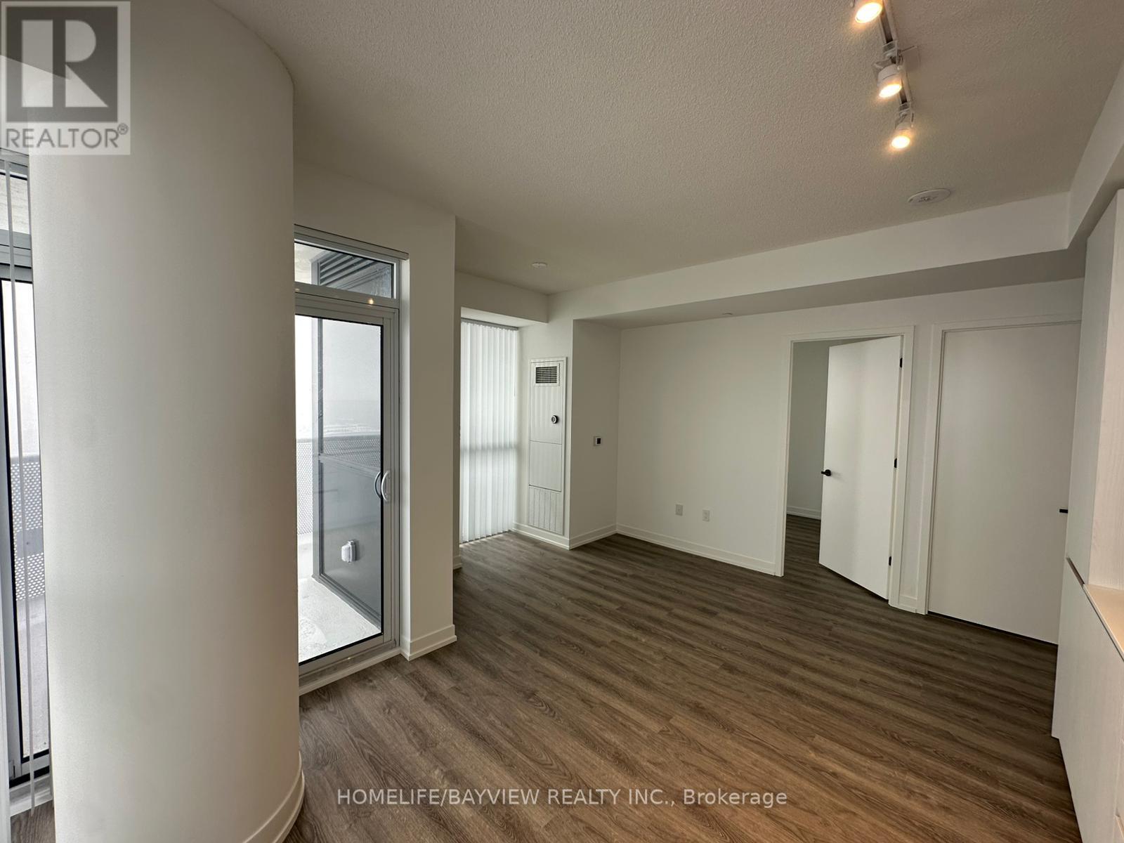 5709 - 8 Interchange Way, Vaughan (Vaughan Corporate Centre), Ontario  L4K 5Z7 - Photo 2 - N12847480