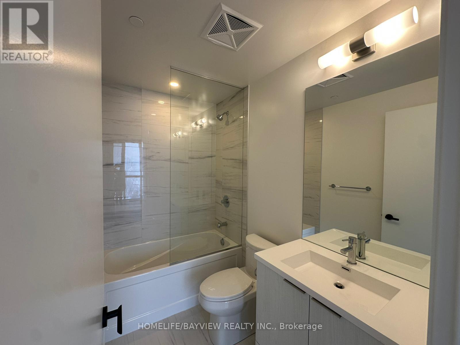 5709 - 8 Interchange Way, Vaughan (Vaughan Corporate Centre), Ontario  L4K 5Z7 - Photo 3 - N12847480