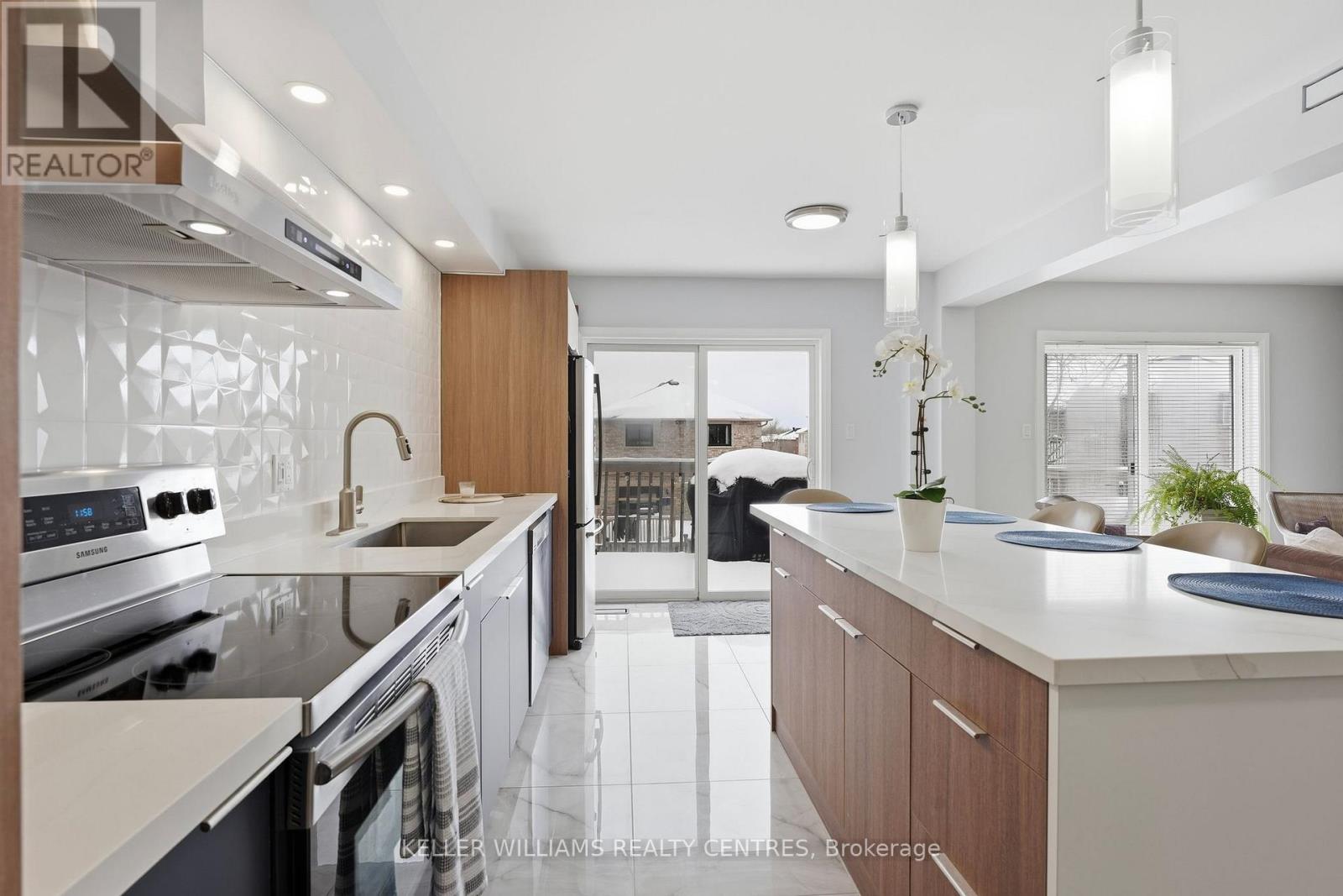 28 Glenhill Drive, Barrie (Painswick South), Ontario  L4N 5X6 - Photo 9 - S12847460