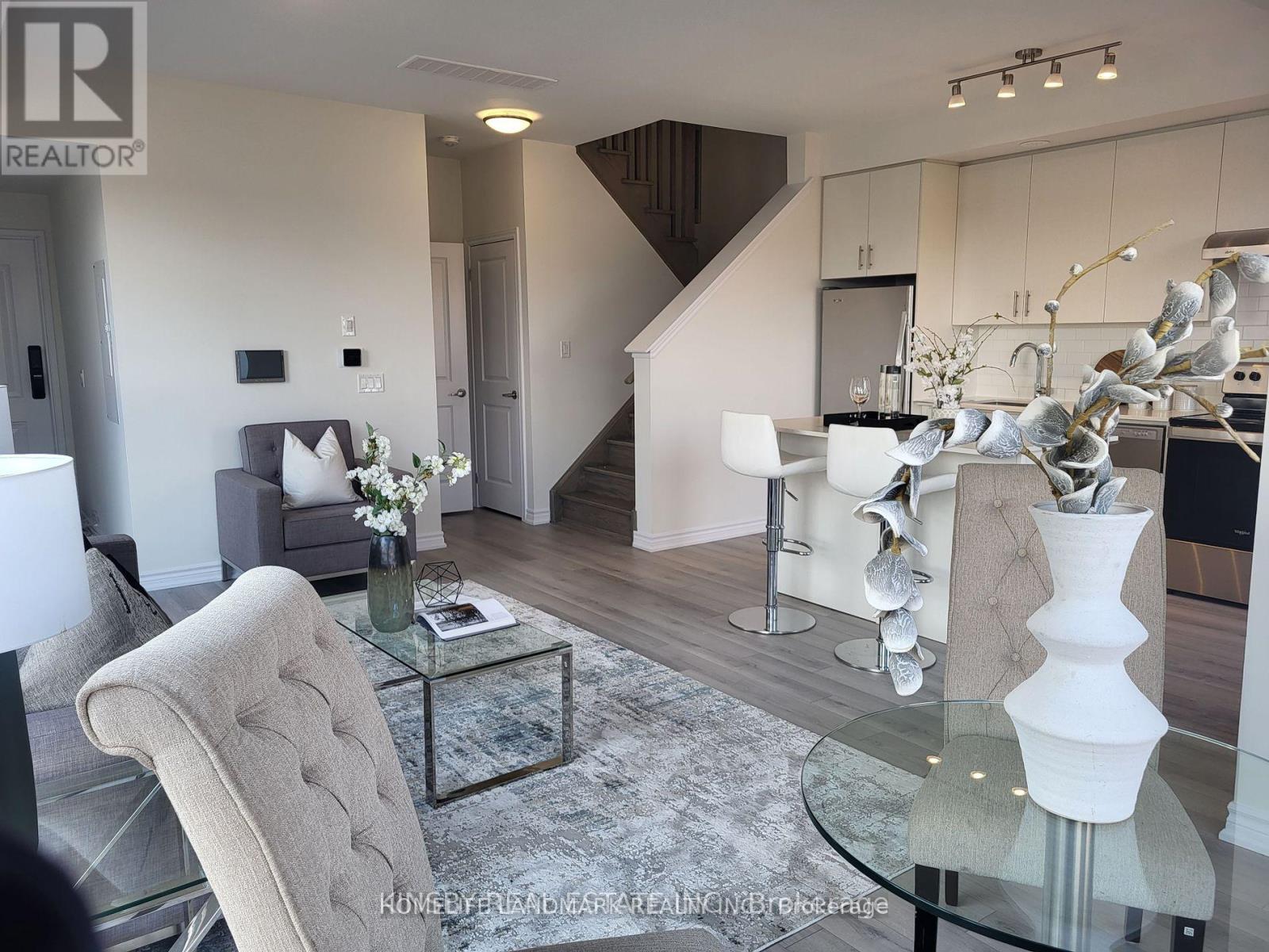 327 - 349 Wheat Boom Drive, Oakville, Ontario  L6H 7X5 - Photo 4 - W12847436