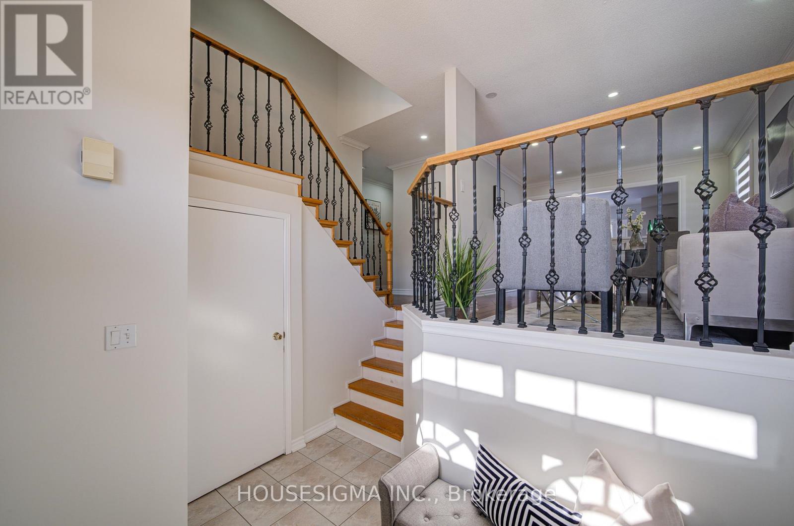 73 Brinkley Drive, Brampton, Ontario  L7A 1G3 - Photo 6 - W12847470