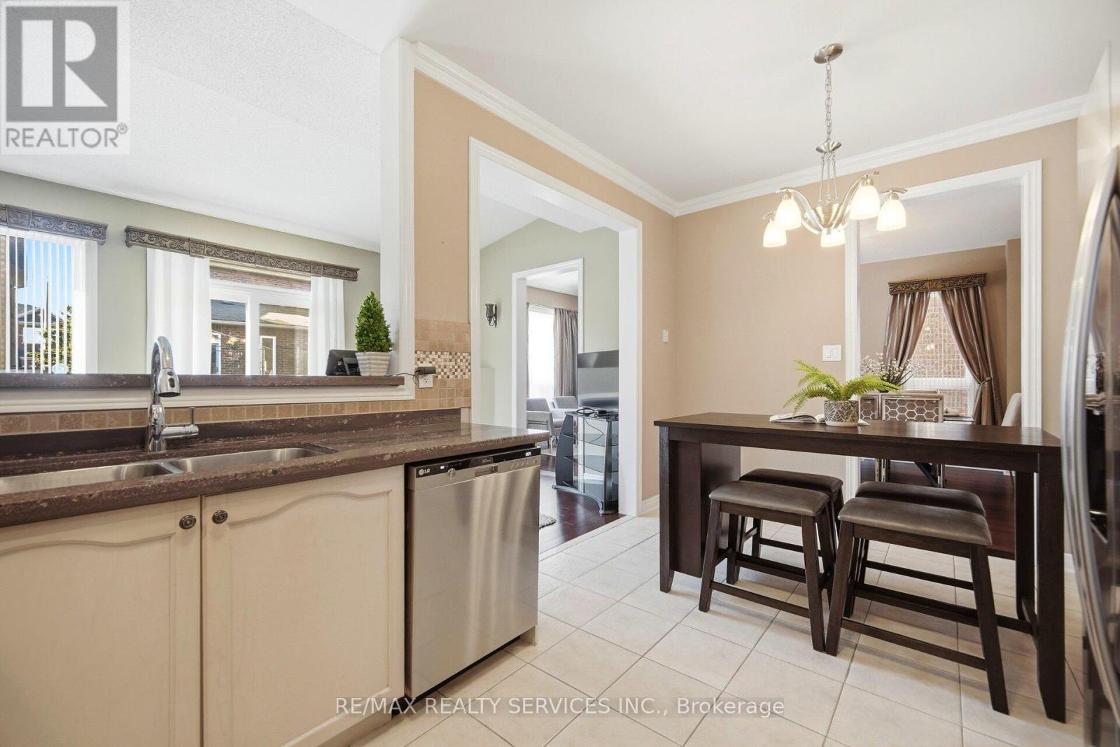 10 Goldnugget Road, Brampton, Ontario  L6Y 5N7 - Photo 19 - W12847500