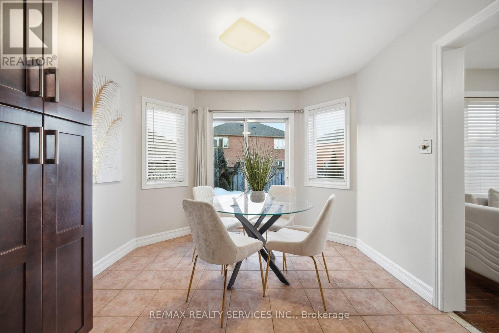 47 Twin Pines Crescent, Brampton, Ontario  L7A 1M8 - Photo 12 - W12847510