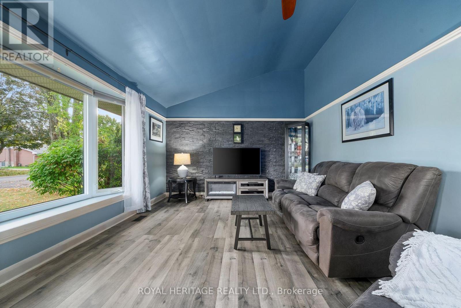 32 Glen Road, Belleville (Belleville Ward), Ontario  K8P 4G1 - Photo 12 - X12847558