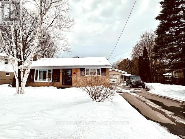 32 Glen Road, Belleville (Belleville Ward), Ontario  K8P 4G1 - Photo 2 - X12847558