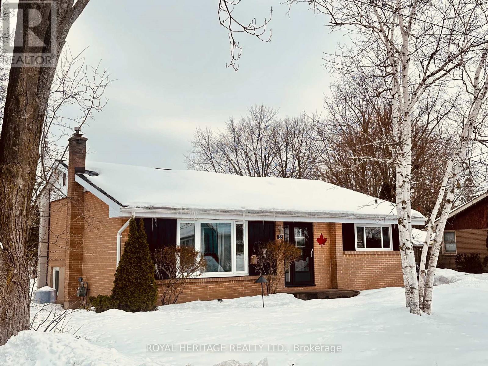 32 Glen Road, Belleville (Belleville Ward), Ontario  K8P 4G1 - Photo 3 - X12847558