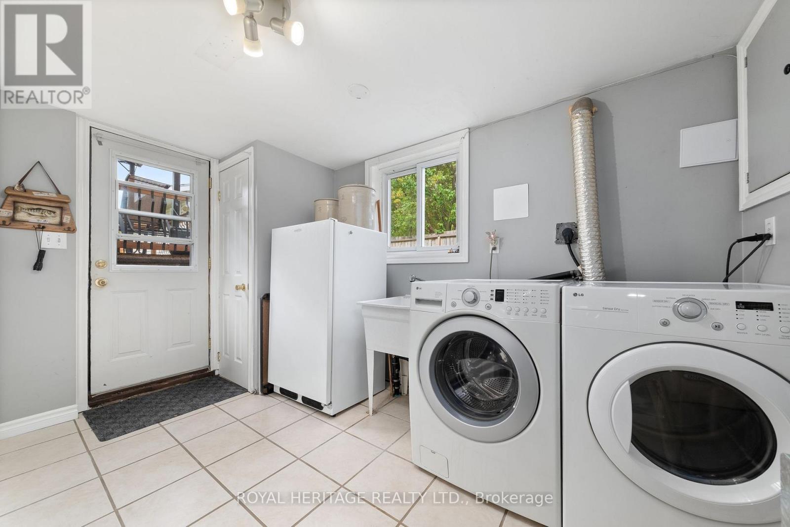 32 Glen Road, Belleville (Belleville Ward), Ontario  K8P 4G1 - Photo 31 - X12847558