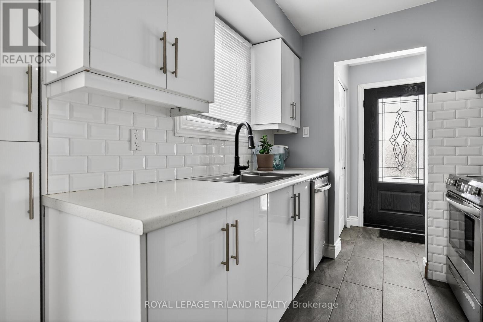 328 Conway Drive, London South, Ontario  N6E 3J9 - Photo 8 - X12847562