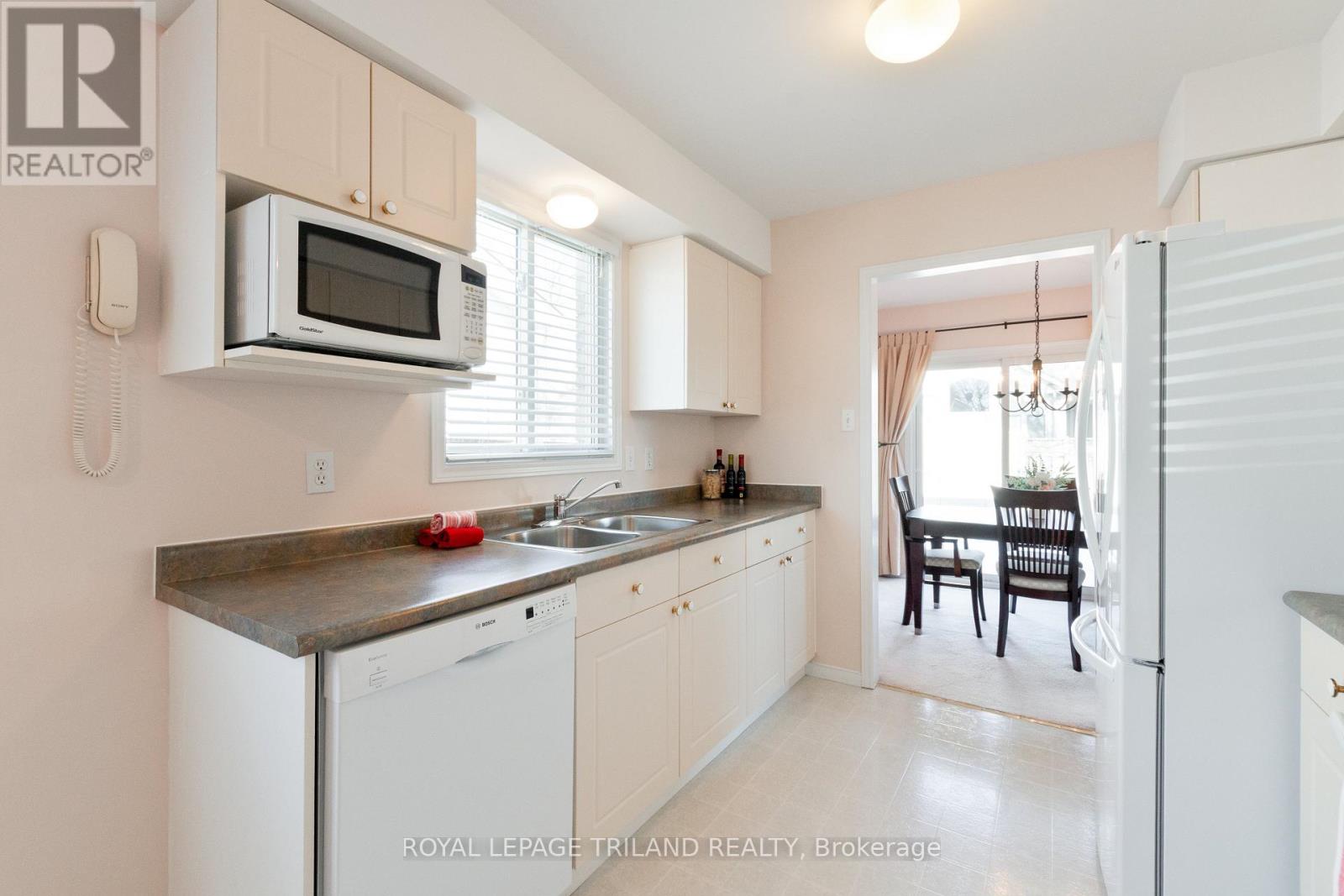 90 Roman Crescent, London East, Ontario  N5V 4W3 - Photo 10 - X12847582