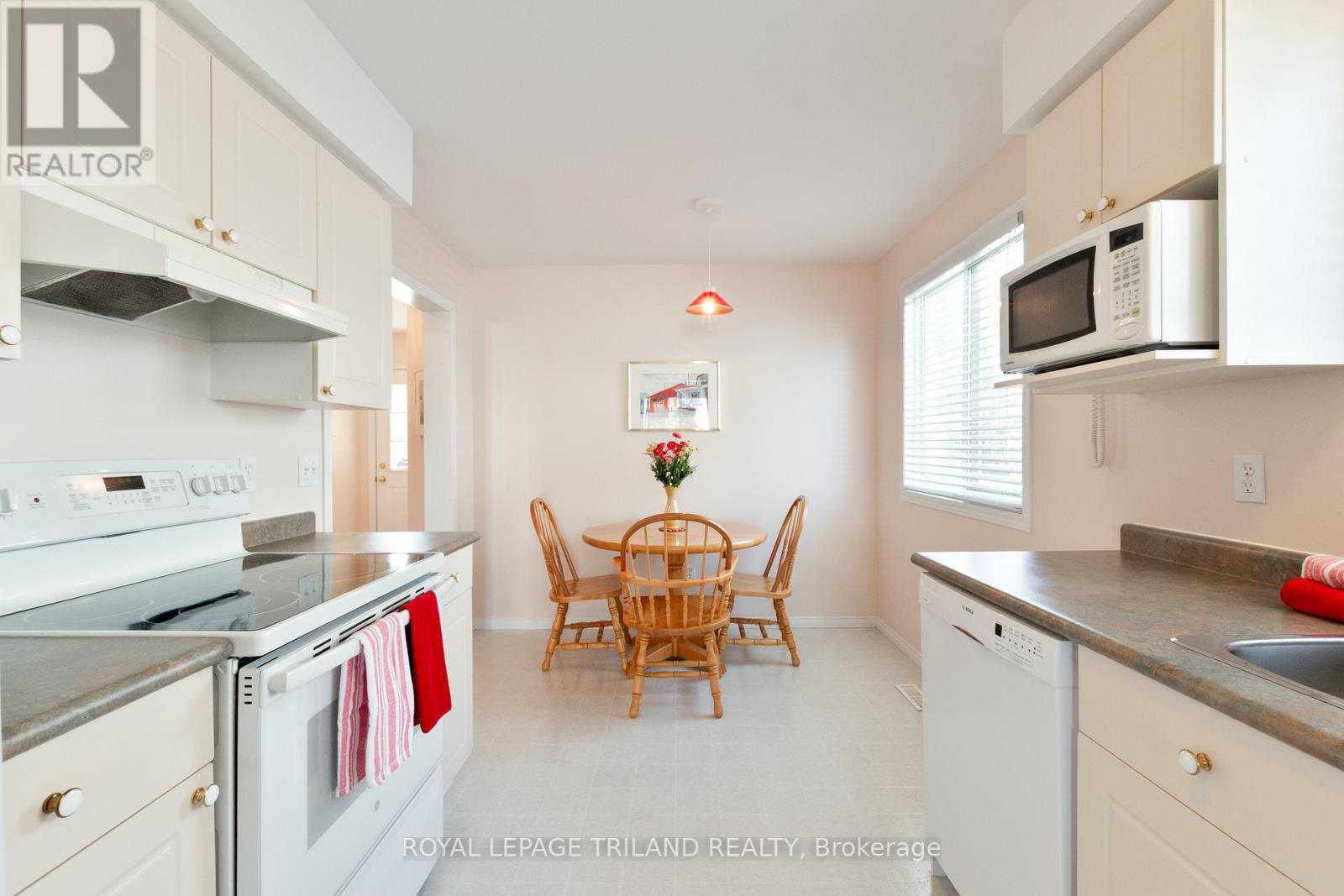 90 Roman Crescent, London East, Ontario  N5V 4W3 - Photo 13 - X12847582