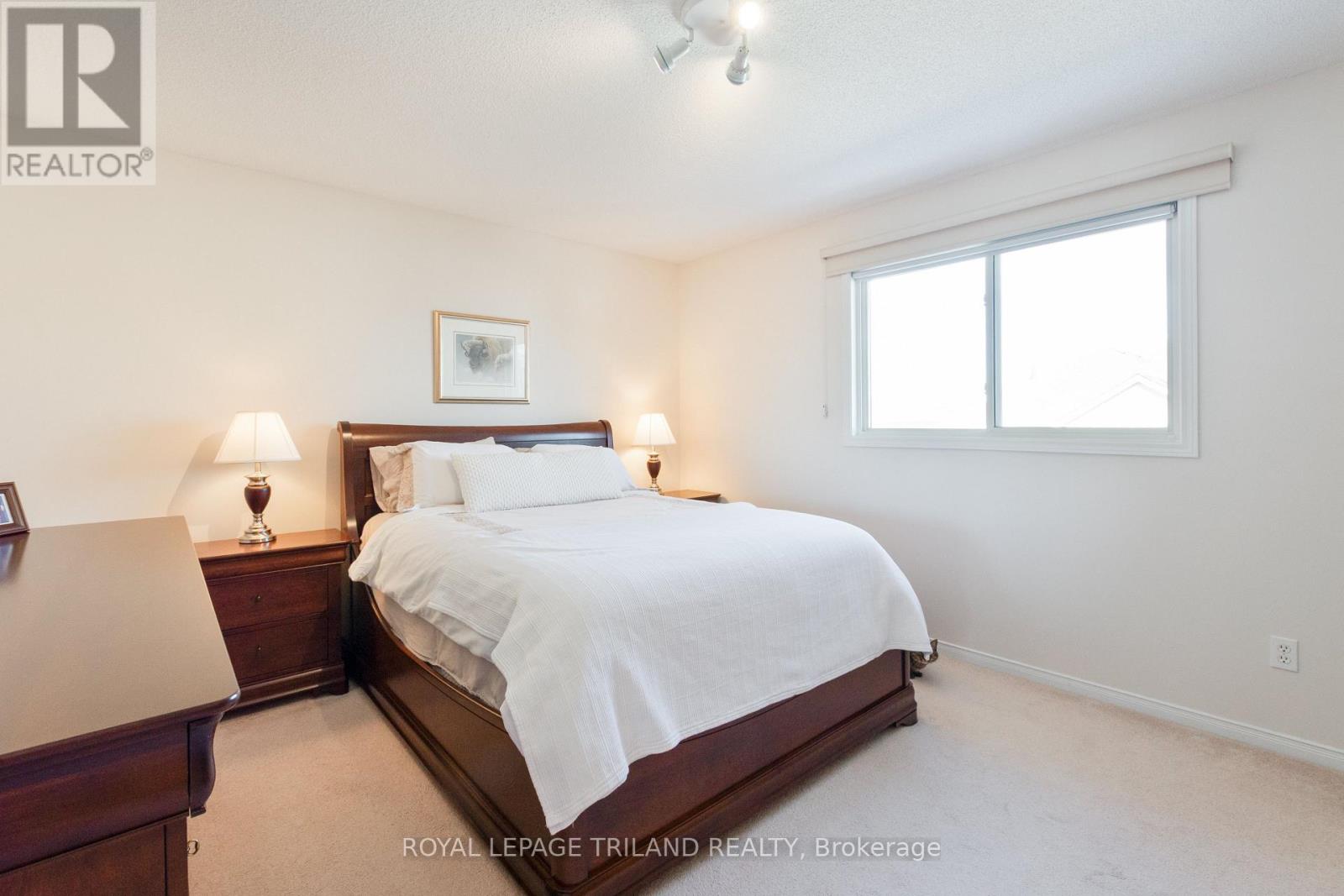 90 Roman Crescent, London East, Ontario  N5V 4W3 - Photo 24 - X12847582