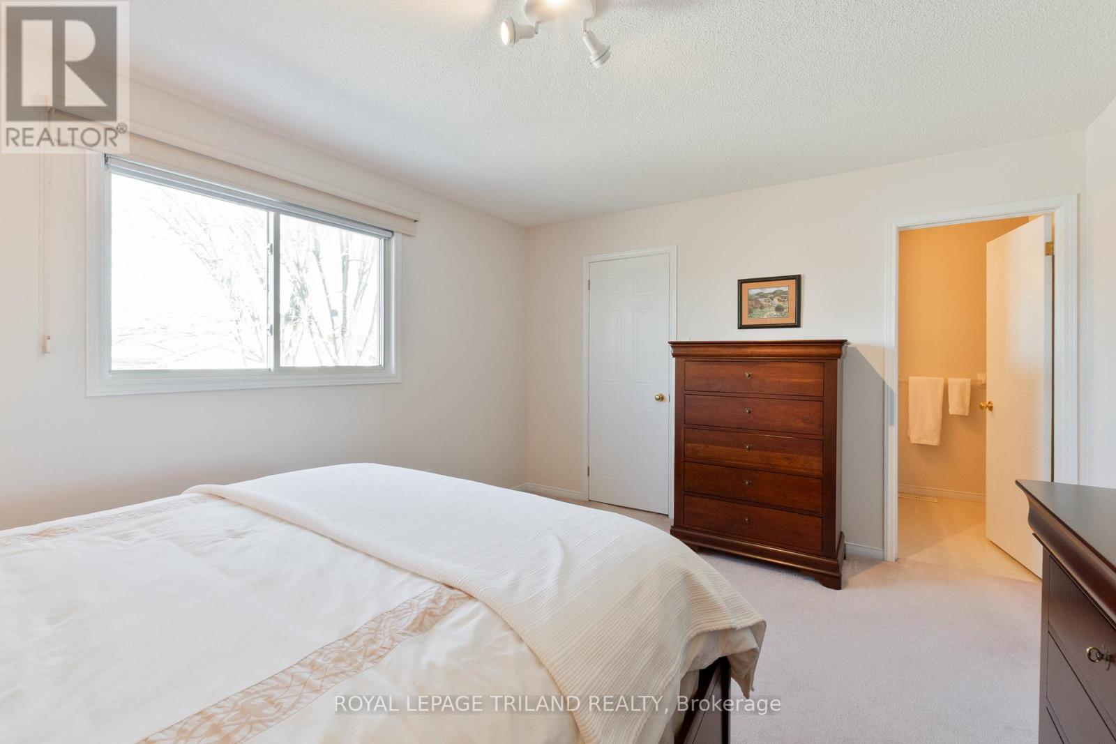 90 Roman Crescent, London East, Ontario  N5V 4W3 - Photo 25 - X12847582