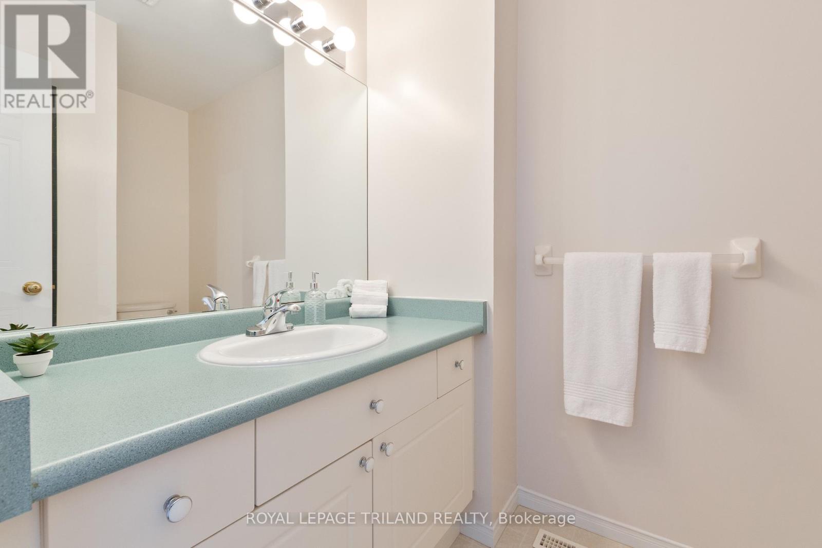 90 Roman Crescent, London East, Ontario  N5V 4W3 - Photo 26 - X12847582