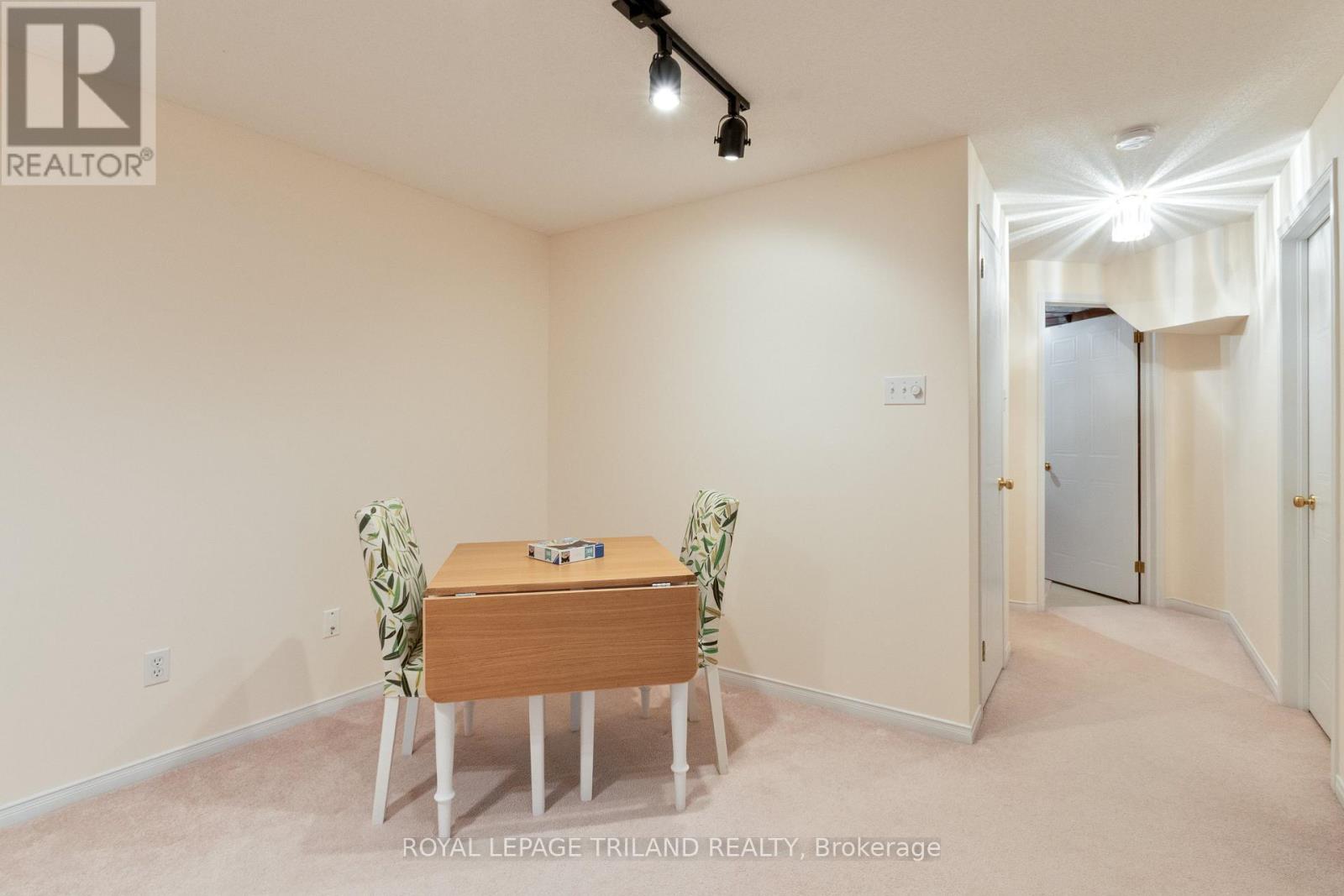 90 Roman Crescent, London East, Ontario  N5V 4W3 - Photo 34 - X12847582