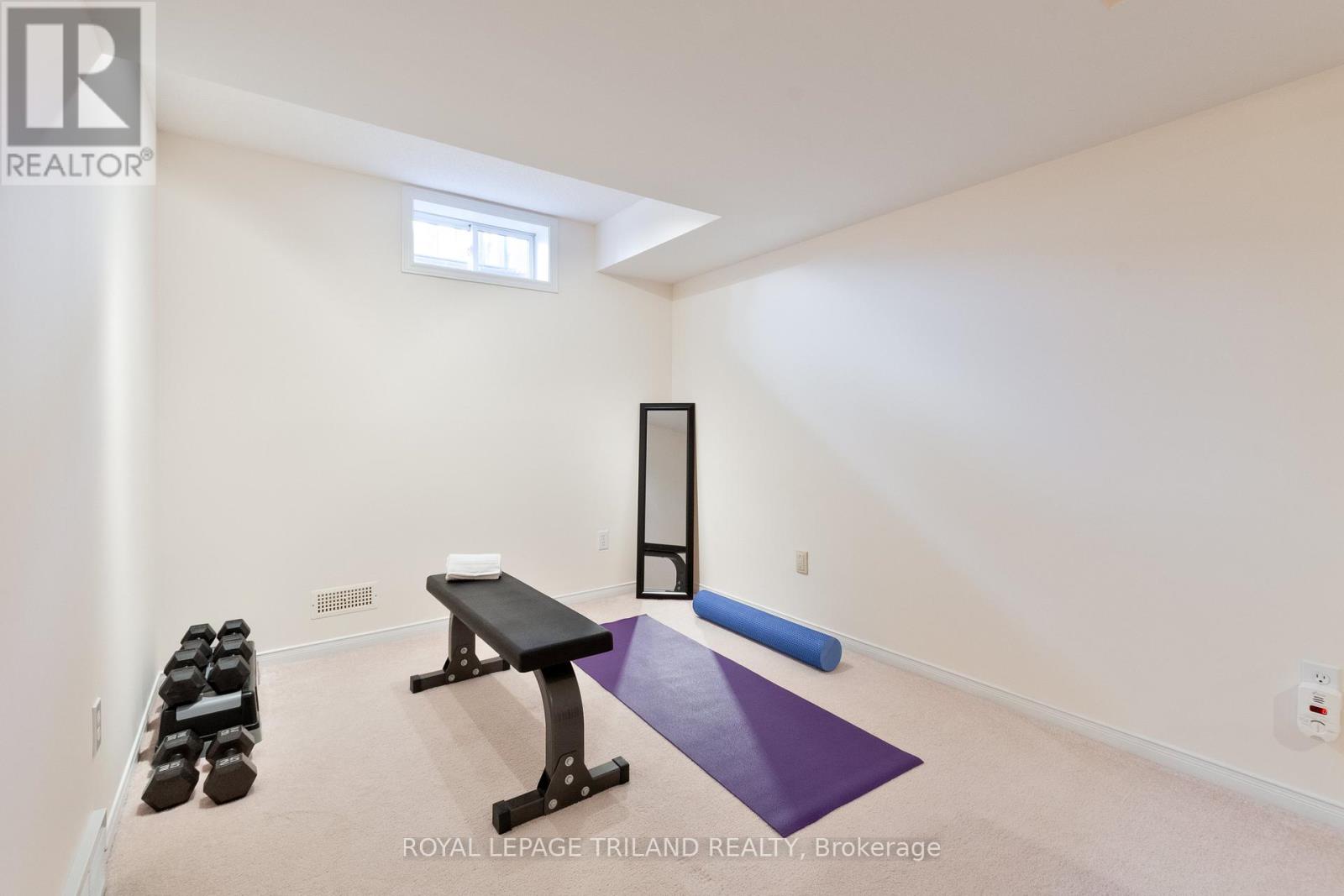 90 Roman Crescent, London East, Ontario  N5V 4W3 - Photo 36 - X12847582