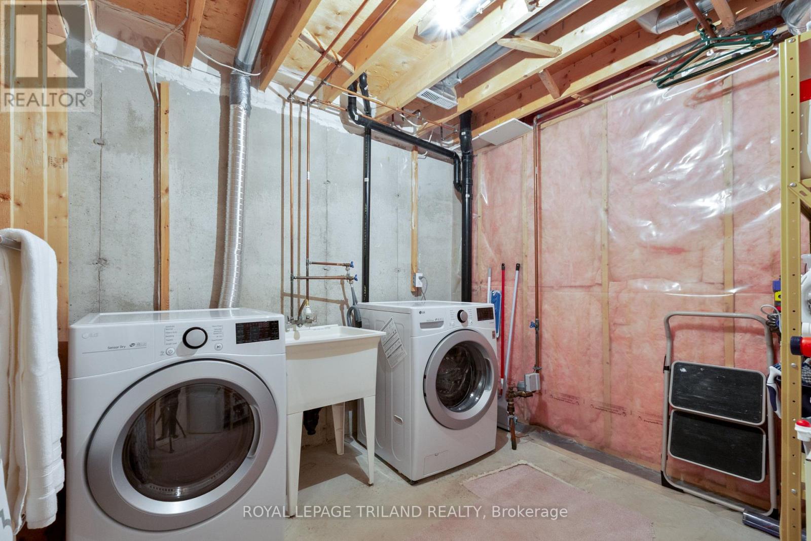 90 Roman Crescent, London East, Ontario  N5V 4W3 - Photo 37 - X12847582