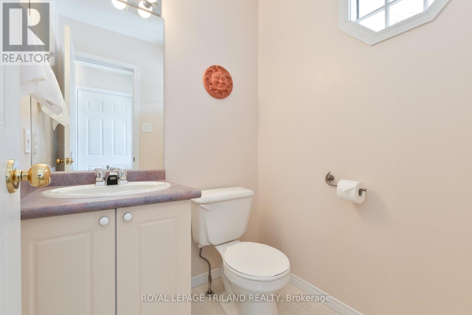 90 Roman Crescent, London East, Ontario  N5V 4W3 - Photo 5 - X12847582