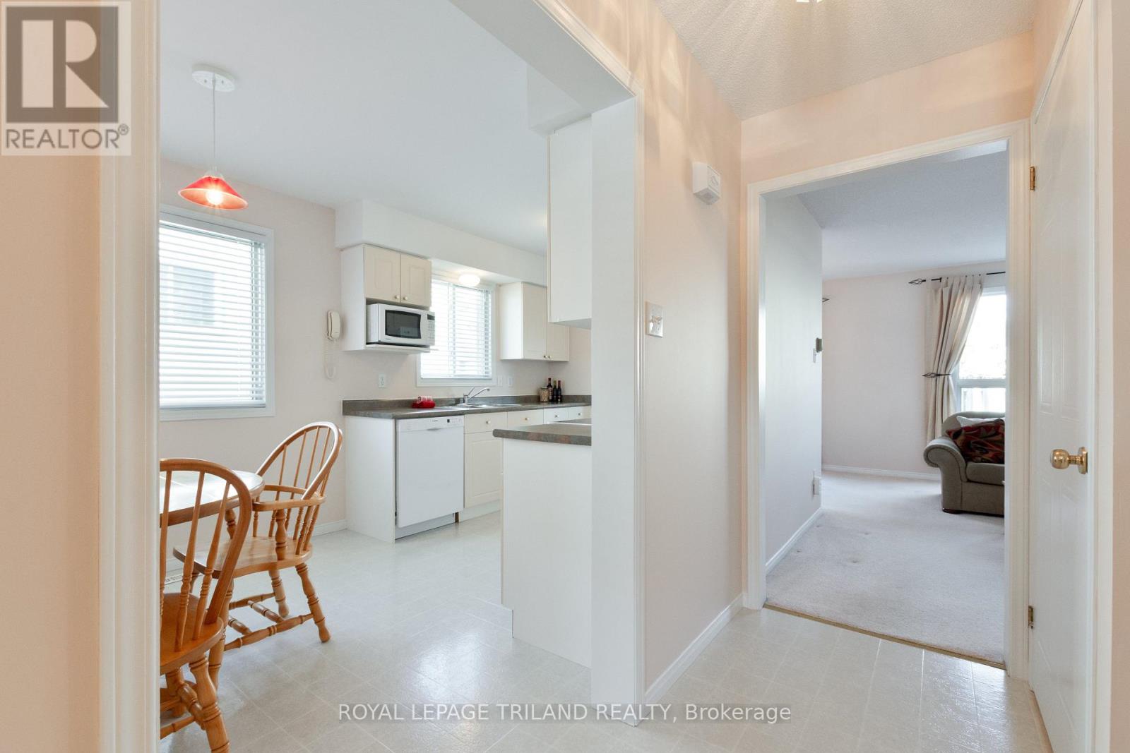 90 Roman Crescent, London East, Ontario  N5V 4W3 - Photo 7 - X12847582