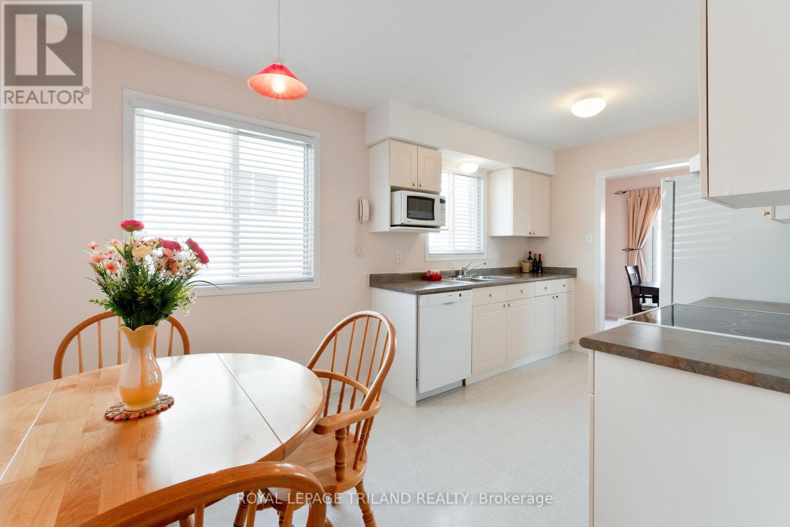 90 Roman Crescent, London East, Ontario  N5V 4W3 - Photo 9 - X12847582