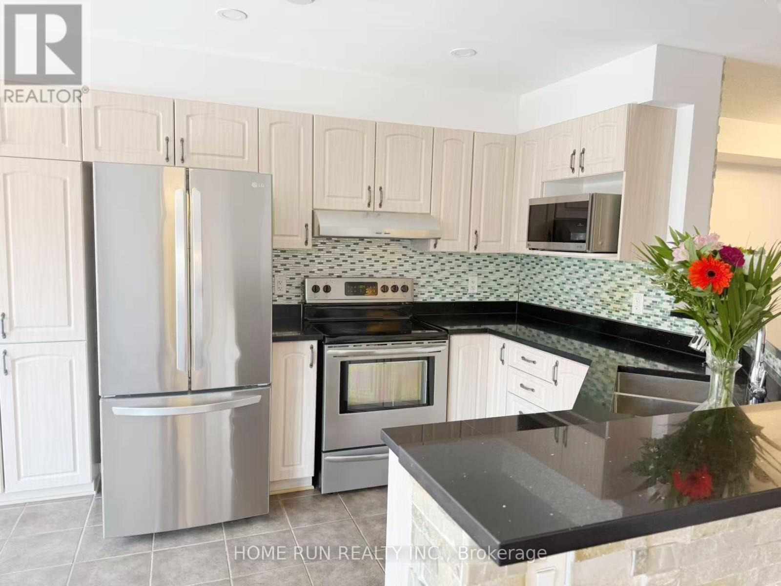 330 Applecross Crescent, Ottawa, Ontario  K2K 0C4 - Photo 11 - X12847564