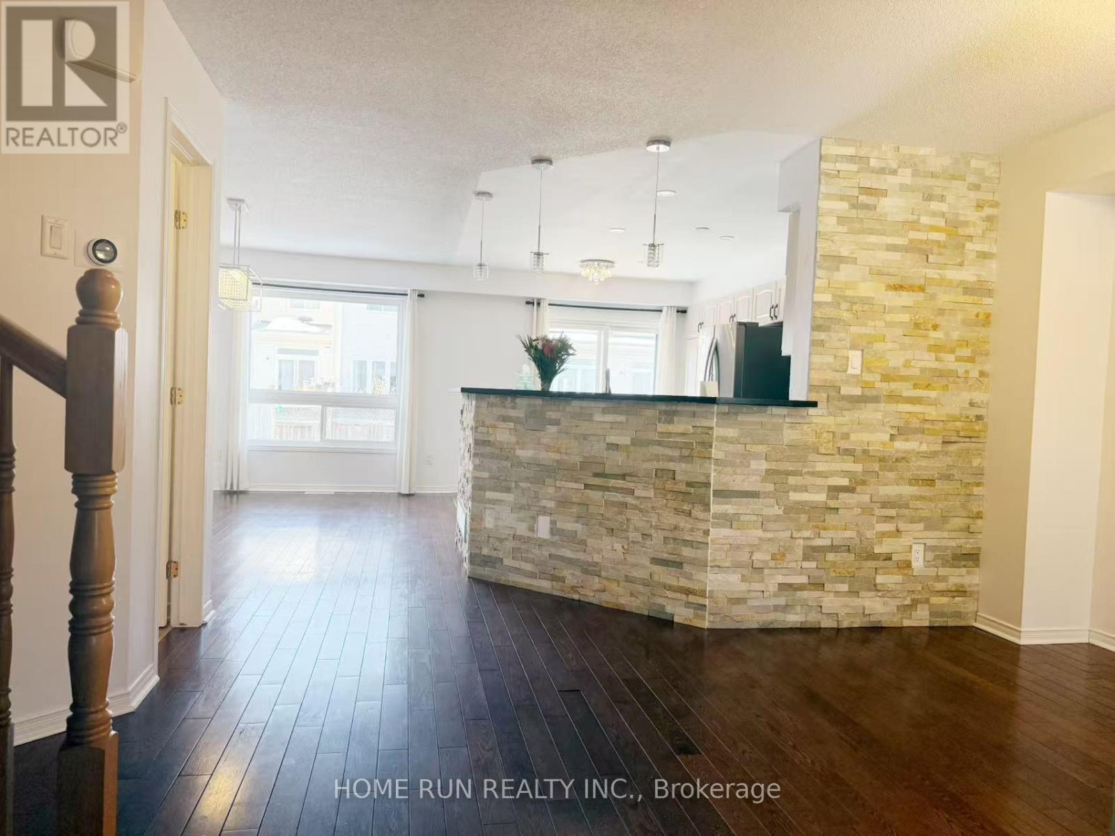 330 Applecross Crescent, Ottawa, Ontario  K2K 0C4 - Photo 3 - X12847564