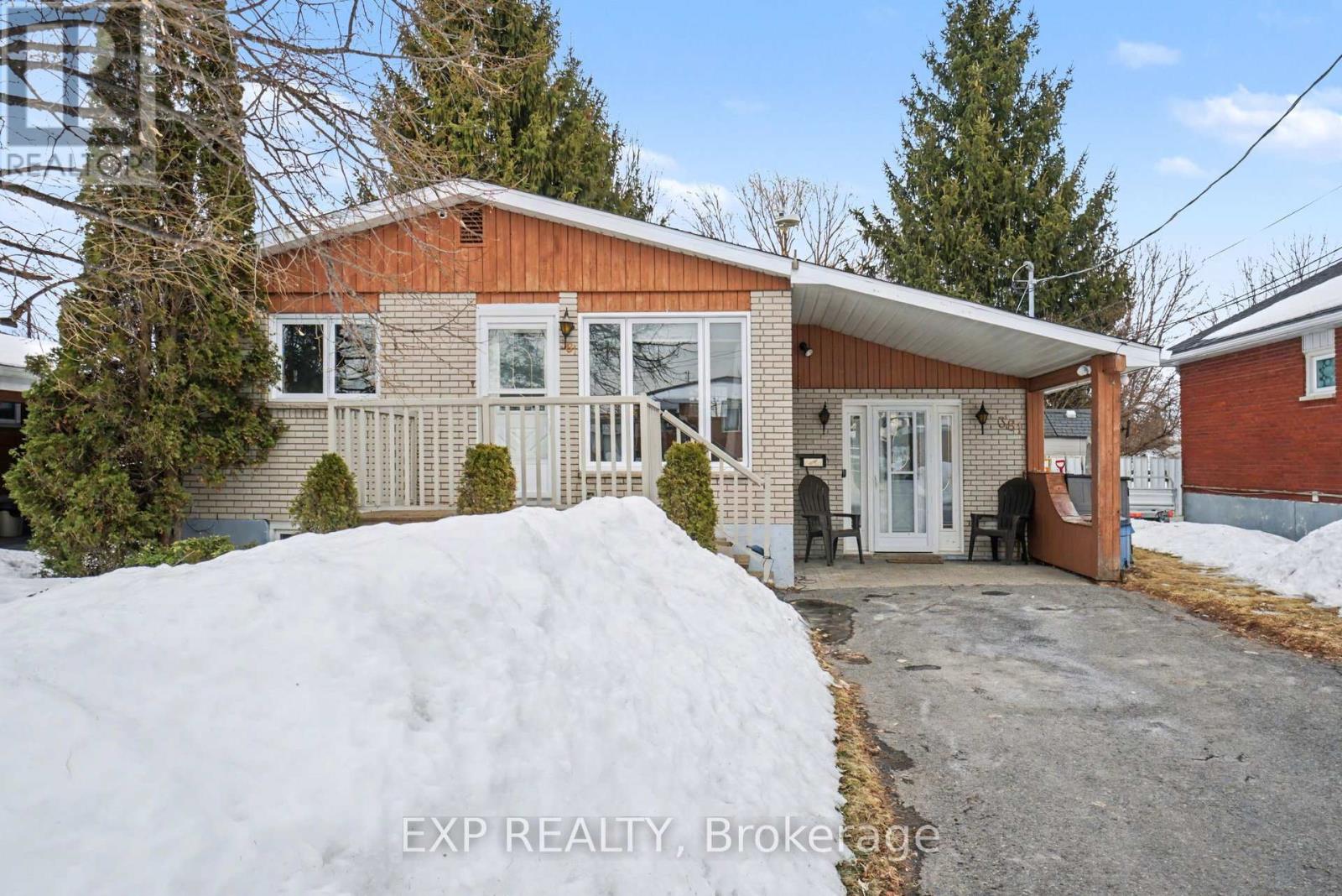 381 Dominion Street S, North Glengarry, Ontario  K0C 1A0 - Photo 2 - X12847566