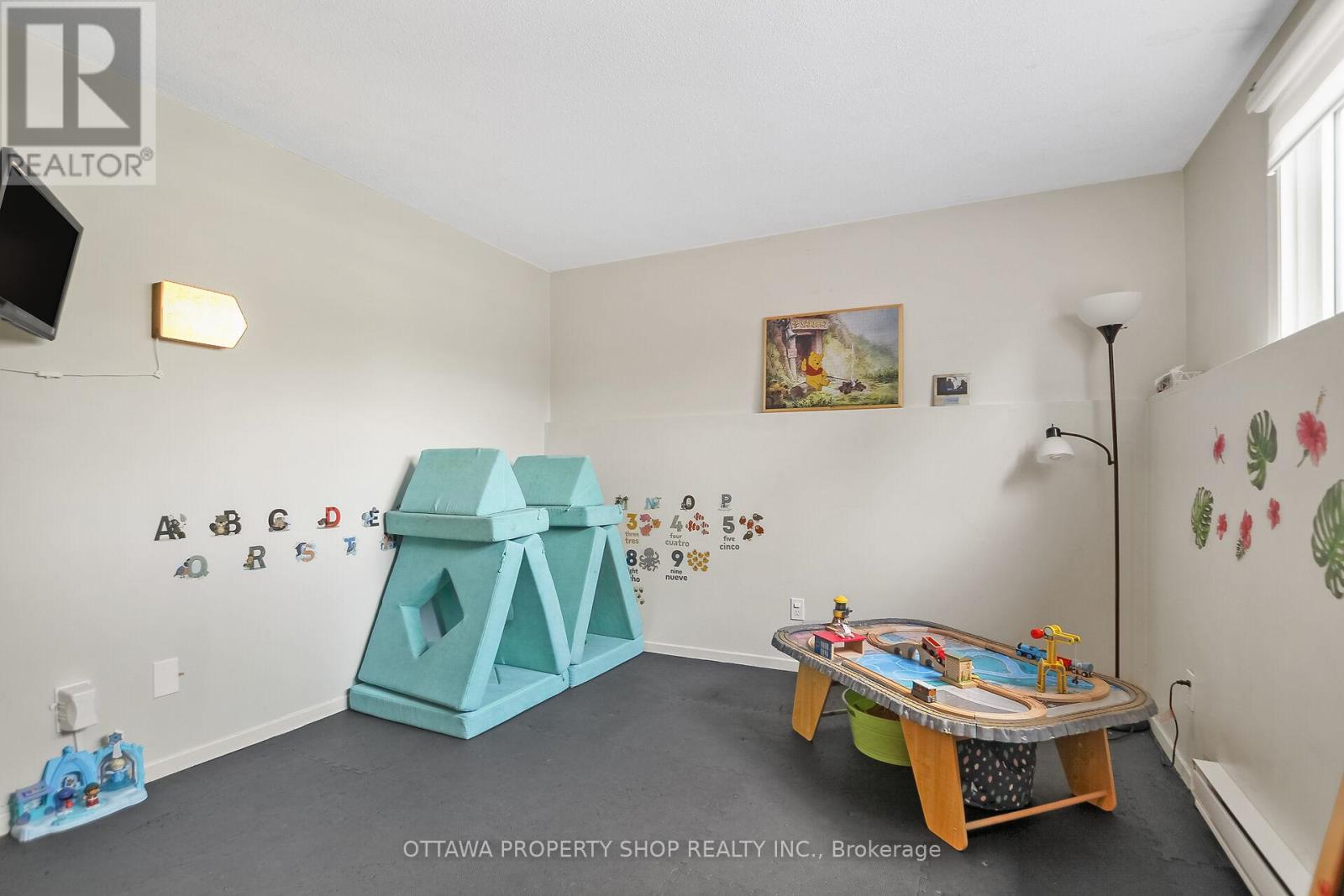 1f Banner Road, Ottawa, Ontario  K2H 8T3 - Photo 21 - X12847572