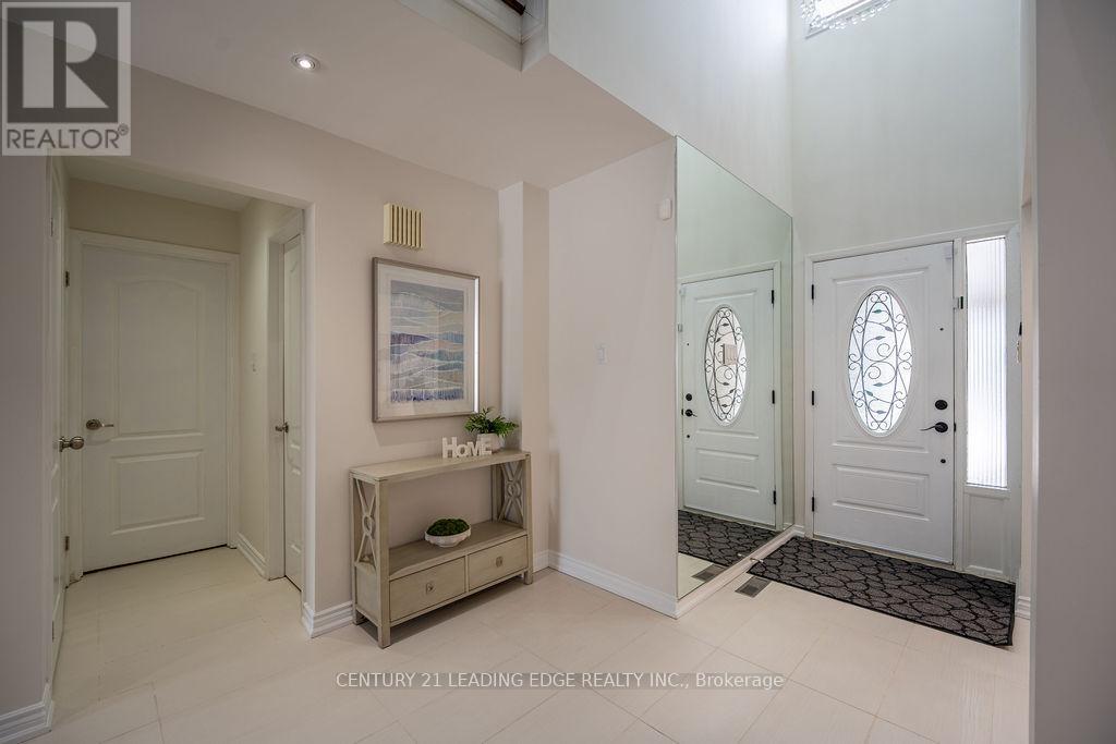 38 Hetherington Crescent, Vaughan, Ontario  L4J 2M2 - Photo 4 - N12845678