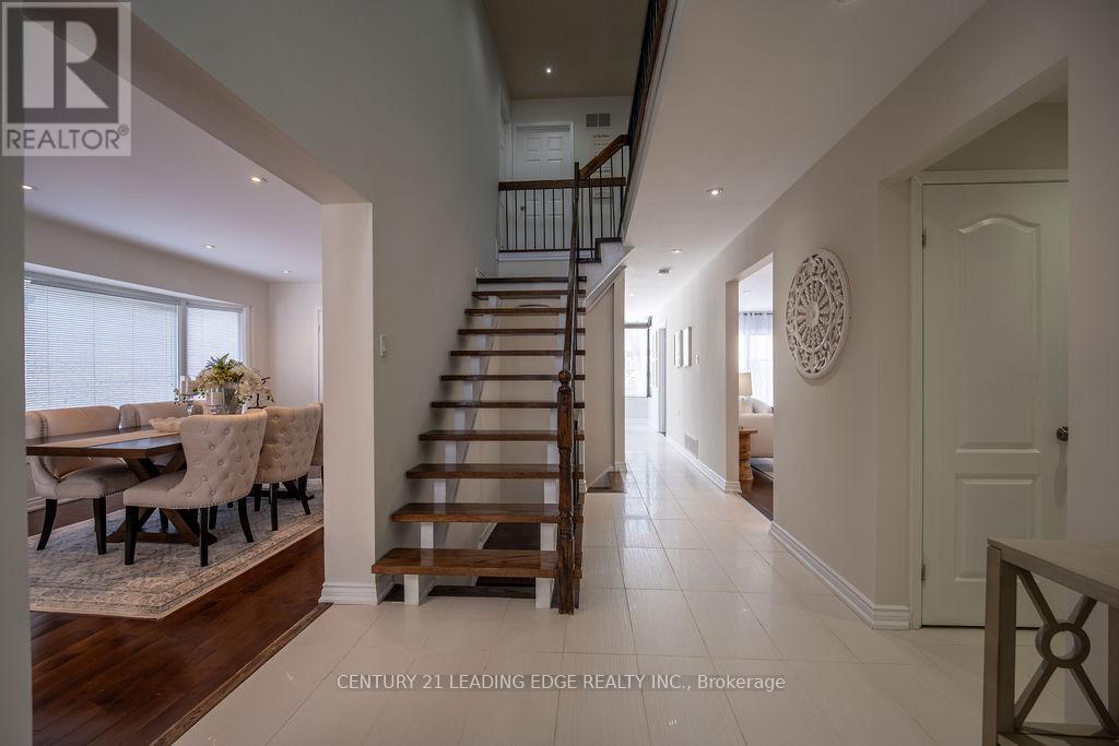 38 Hetherington Crescent, Vaughan, Ontario  L4J 2M2 - Photo 7 - N12845678