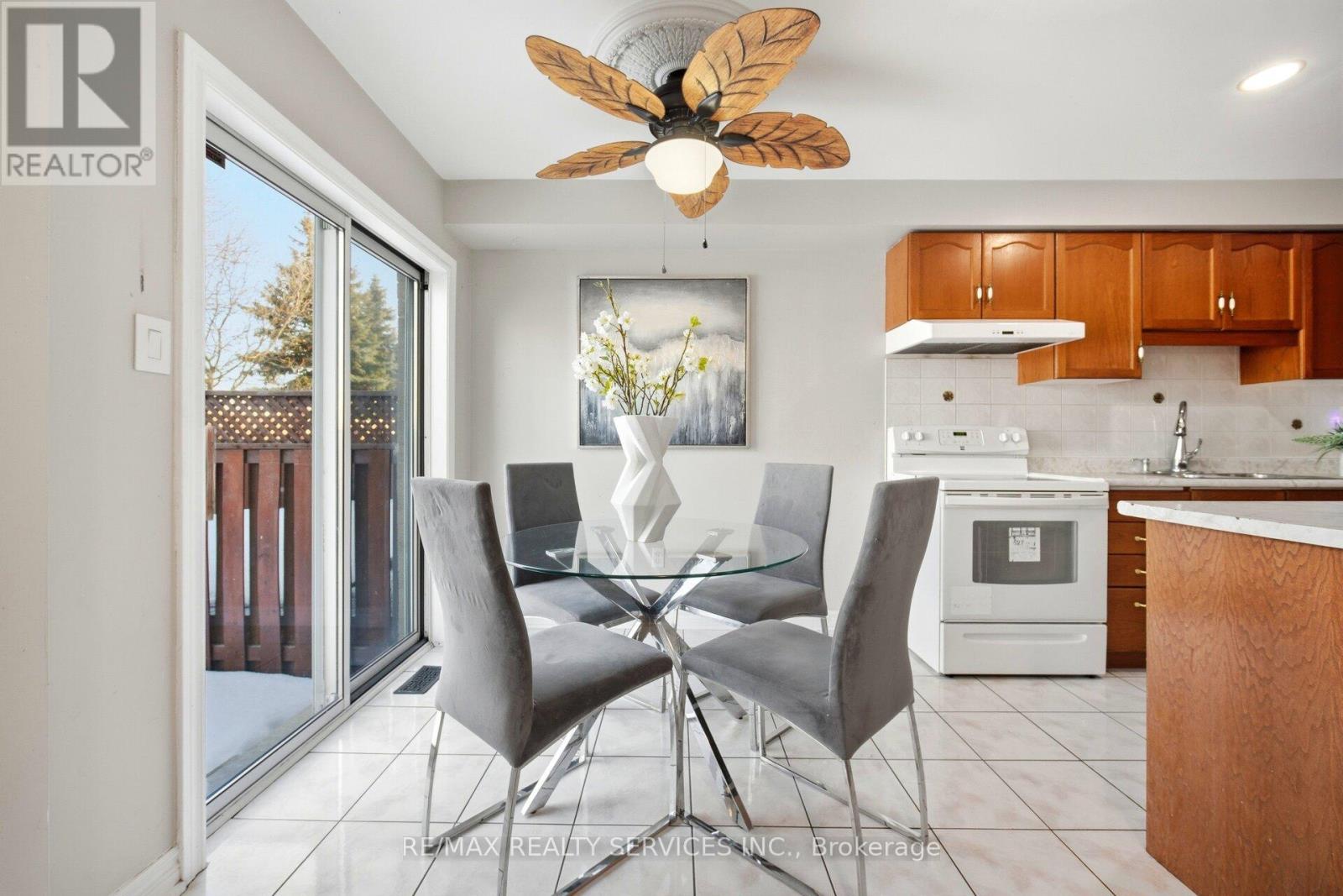 122 Twin Pines Crescent, Brampton (Northwest Sandalwood Parkway), Ontario  L7A 1N1 - Photo 13 - W12847524