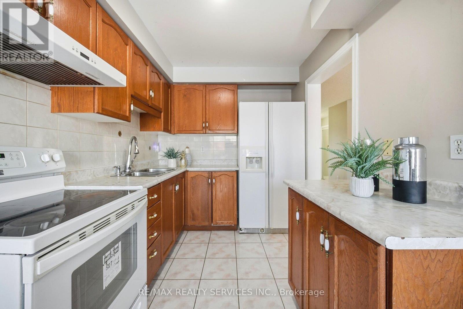 122 Twin Pines Crescent, Brampton (Northwest Sandalwood Parkway), Ontario  L7A 1N1 - Photo 16 - W12847524