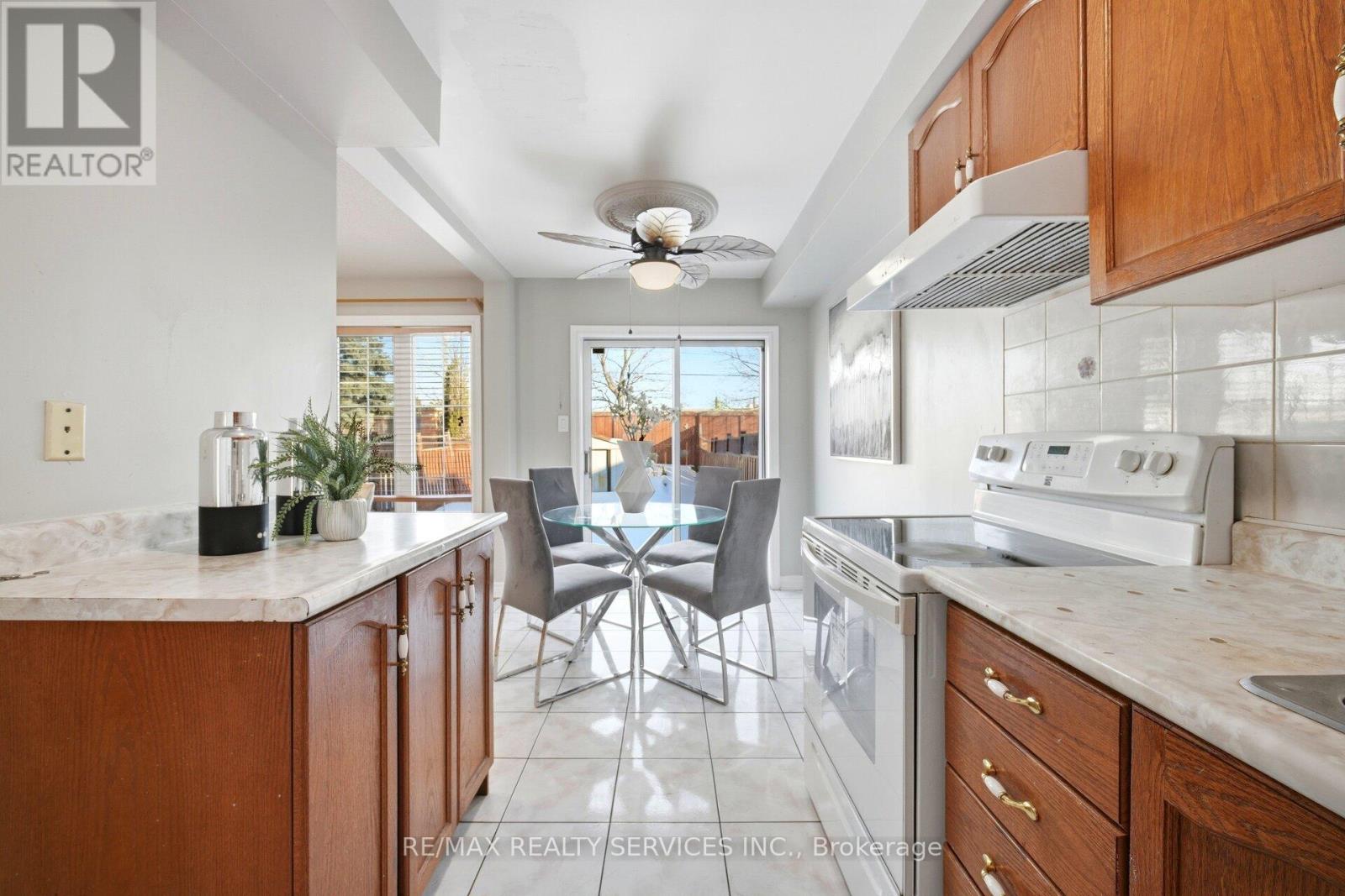 122 Twin Pines Crescent, Brampton (Northwest Sandalwood Parkway), Ontario  L7A 1N1 - Photo 17 - W12847524