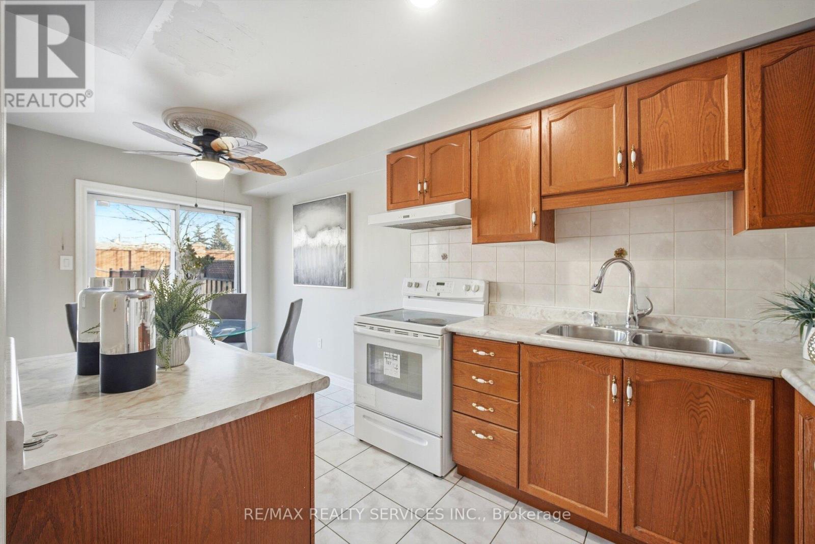 122 Twin Pines Crescent, Brampton (Northwest Sandalwood Parkway), Ontario  L7A 1N1 - Photo 18 - W12847524