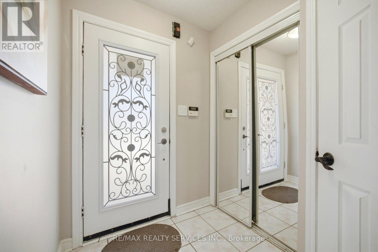 122 Twin Pines Crescent, Brampton (Northwest Sandalwood Parkway), Ontario  L7A 1N1 - Photo 5 - W12847524