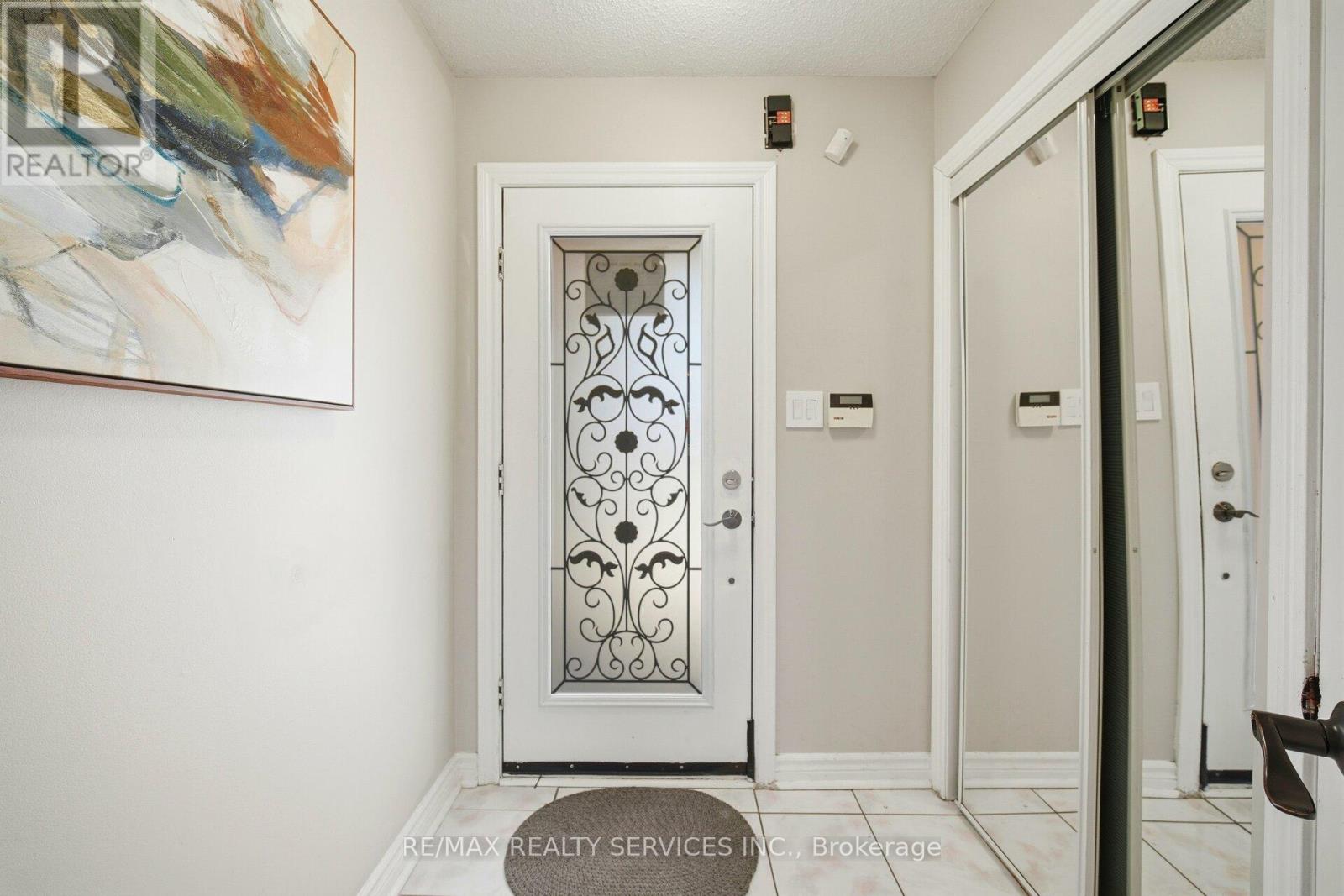 122 Twin Pines Crescent, Brampton (Northwest Sandalwood Parkway), Ontario  L7A 1N1 - Photo 6 - W12847524