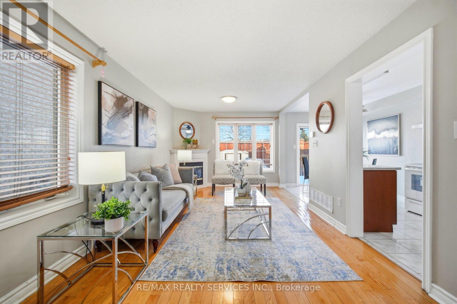 122 Twin Pines Crescent, Brampton (Northwest Sandalwood Parkway), Ontario  L7A 1N1 - Photo 8 - W12847524