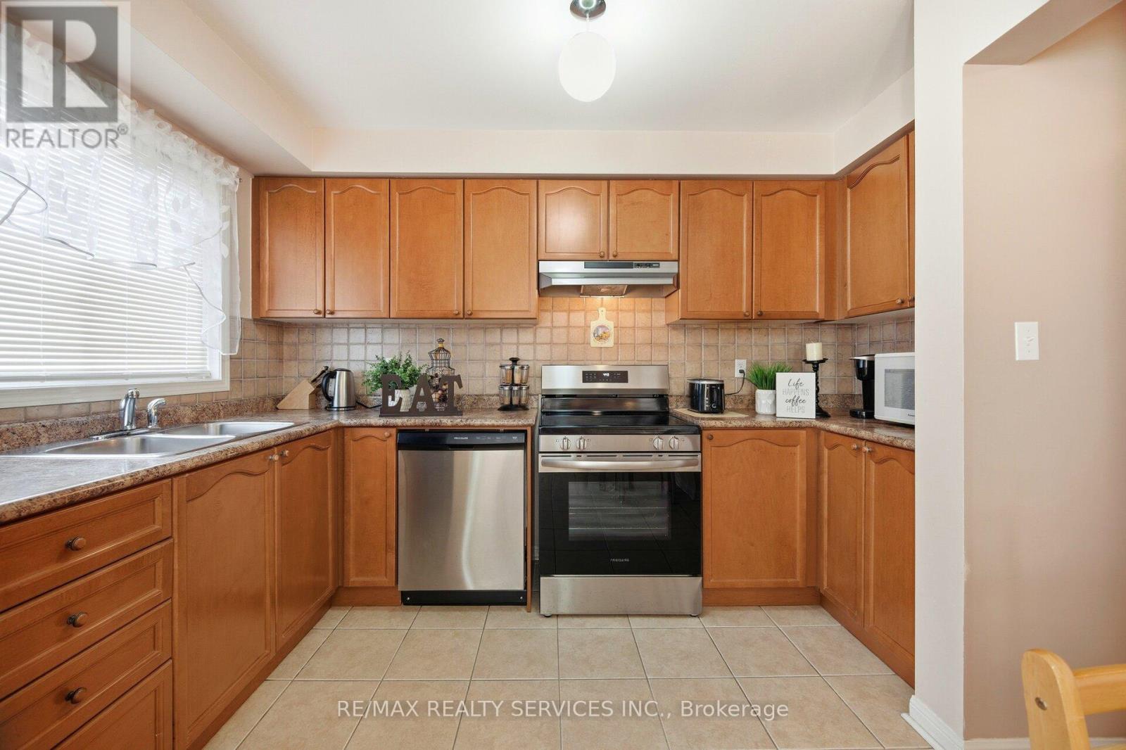 16 Mortimer Drive, Brampton, Ontario  L7A 3N1 - Photo 17 - W12847530