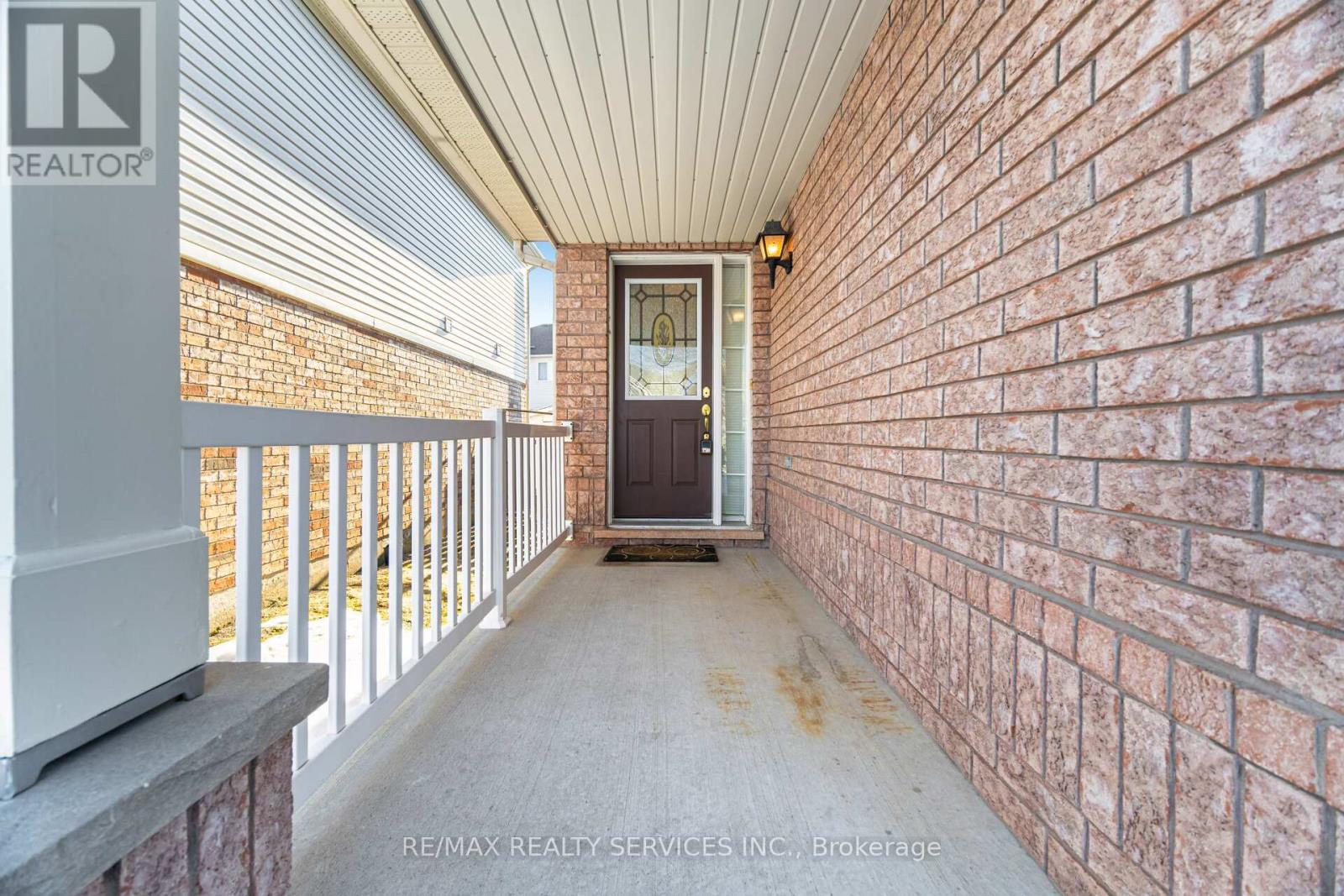 16 Mortimer Drive, Brampton, Ontario  L7A 3N1 - Photo 4 - W12847530