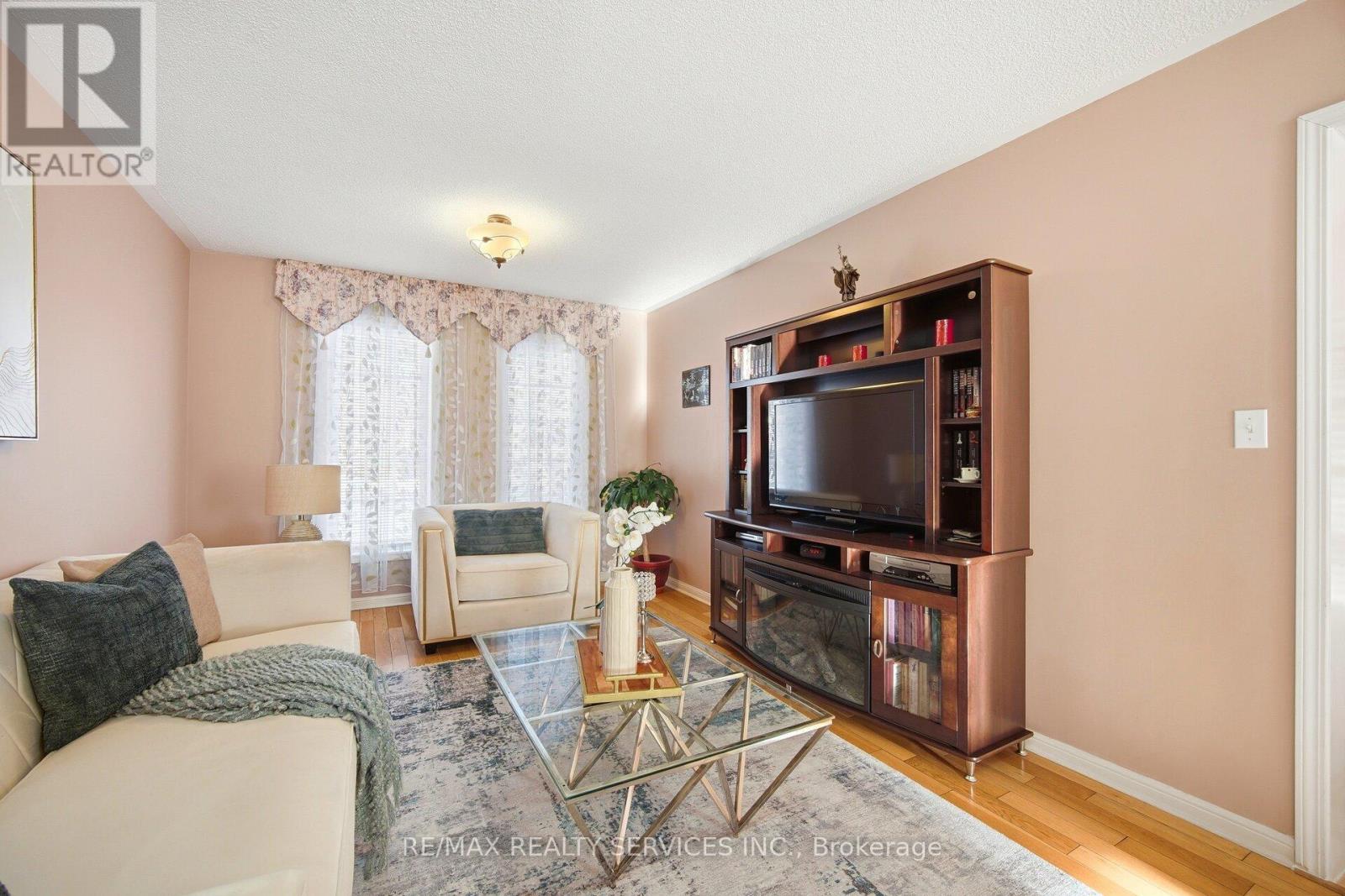 16 Mortimer Drive, Brampton, Ontario  L7A 3N1 - Photo 8 - W12847530