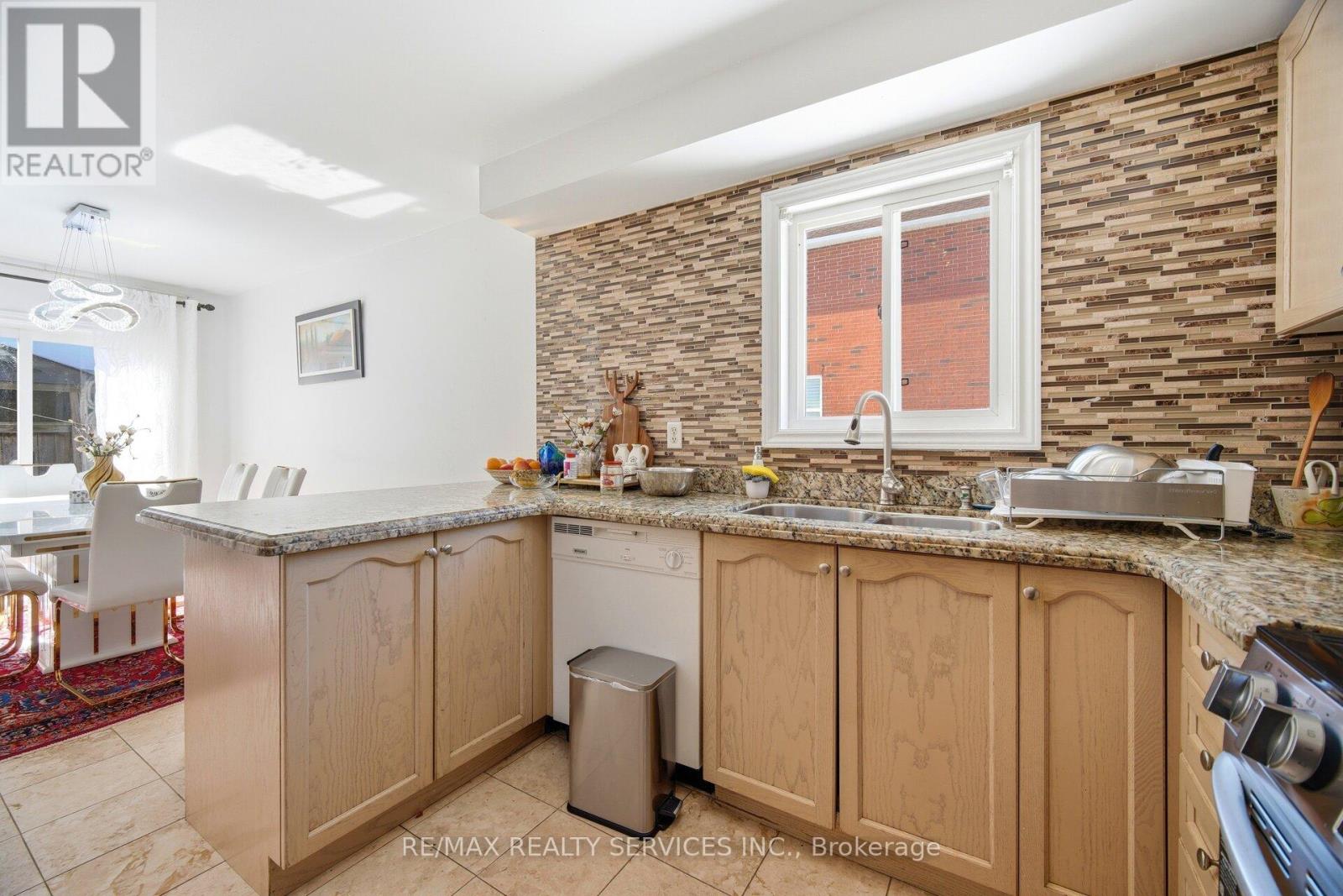 28 Gold Park Place, Brampton, Ontario  L7A 2E2 - Photo 17 - W12847532