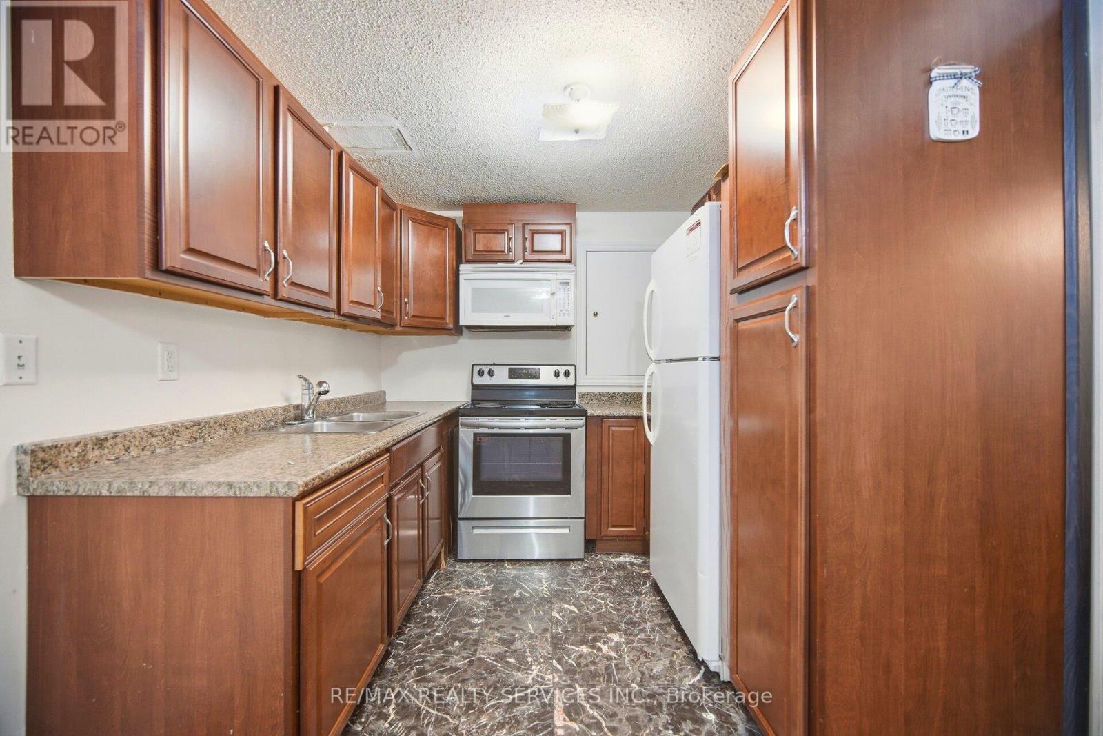 28 Gold Park Place, Brampton, Ontario  L7A 2E2 - Photo 43 - W12847532