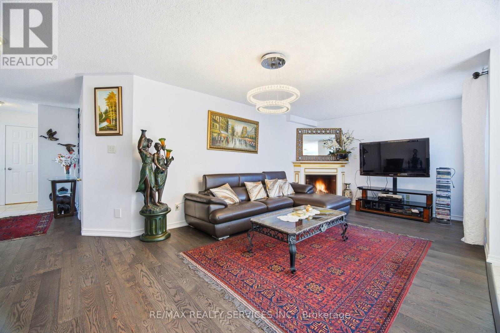 28 Gold Park Place, Brampton, Ontario  L7A 2E2 - Photo 6 - W12847532