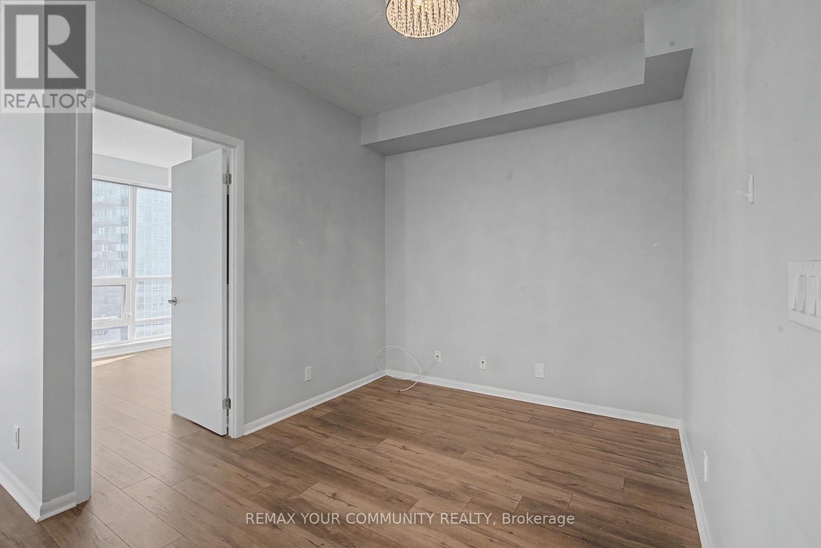 2008 - 185 Legion Road N, Toronto, Ontario  M8Y 0A1 - Photo 12 - W12847568