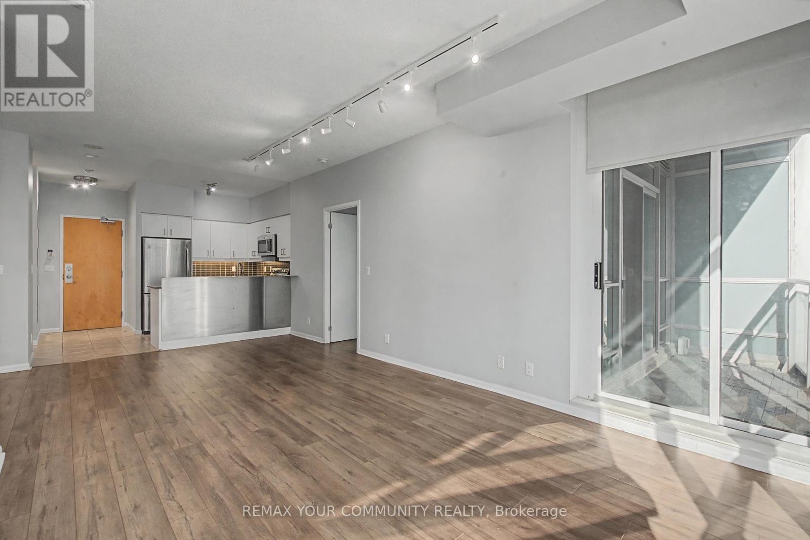 2008 - 185 Legion Road N, Toronto, Ontario  M8Y 0A1 - Photo 14 - W12847568