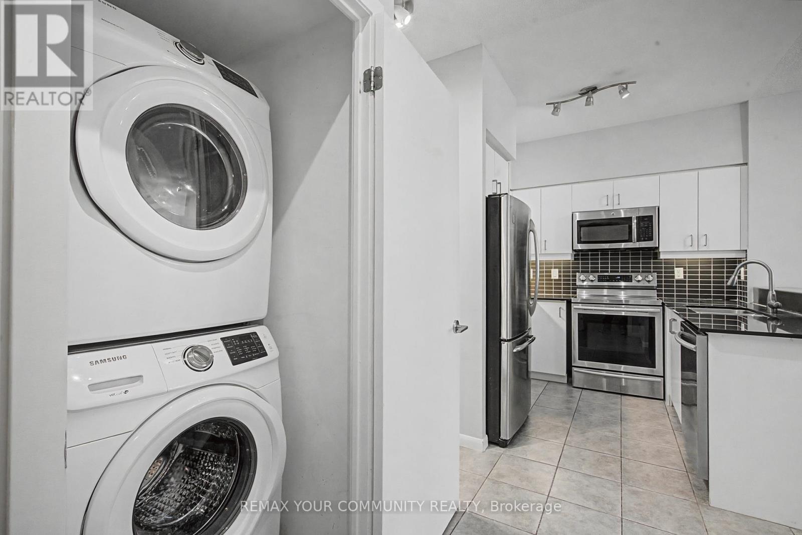 2008 - 185 Legion Road N, Toronto, Ontario  M8Y 0A1 - Photo 22 - W12847568