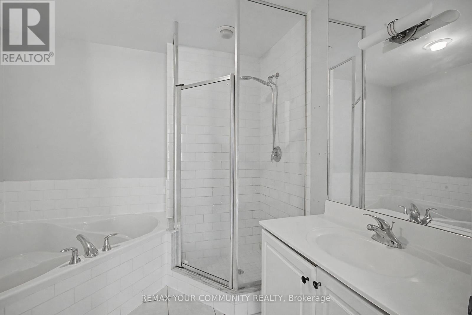 2008 - 185 Legion Road N, Toronto, Ontario  M8Y 0A1 - Photo 24 - W12847568