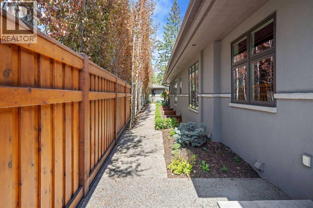 1020 Bel-Aire Drive, Calgary, Alberta  T2V 2B9 - Photo 9 - A2281585