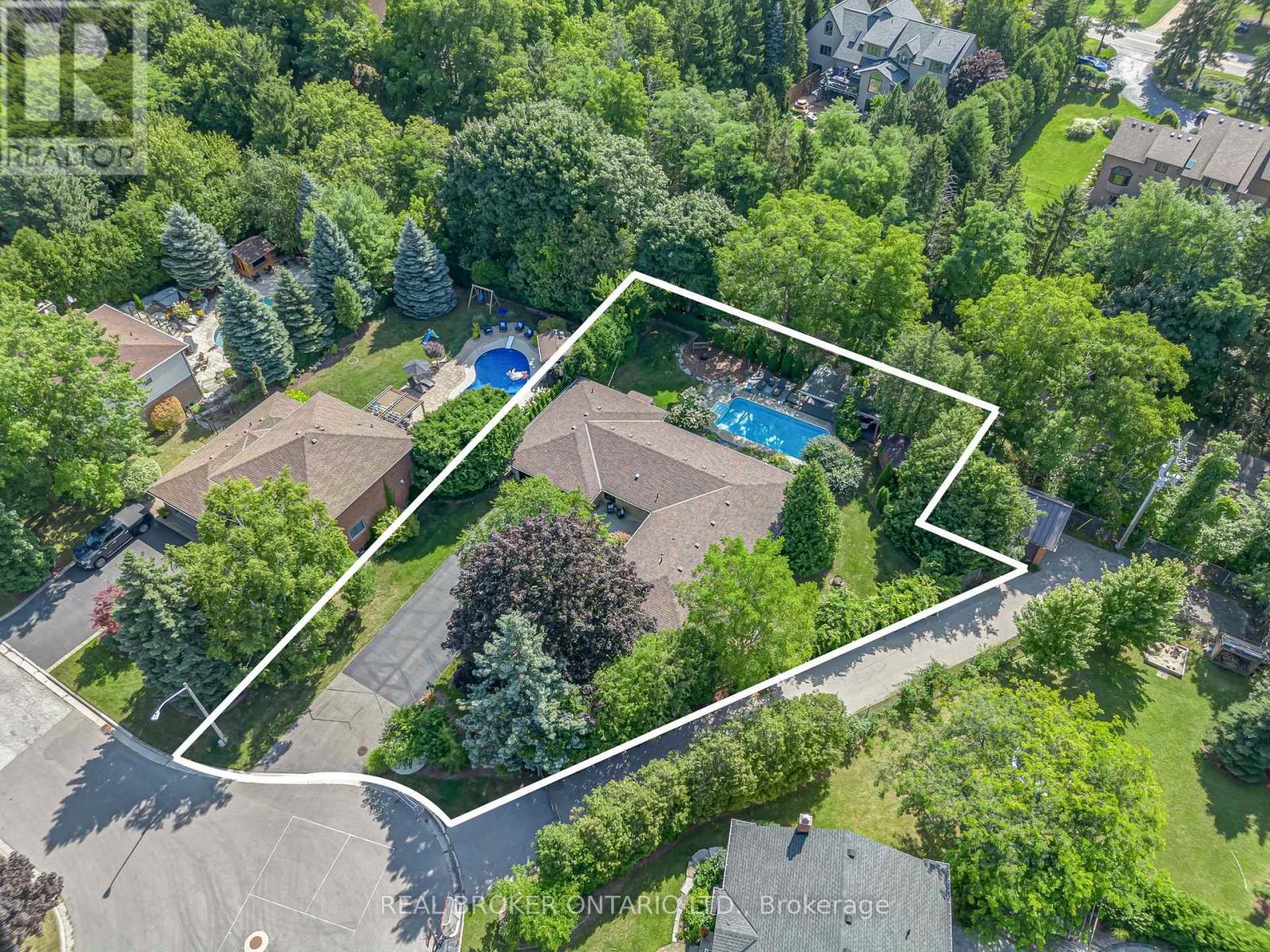 30 CARL CRESCENT, Hamilton, Ontario