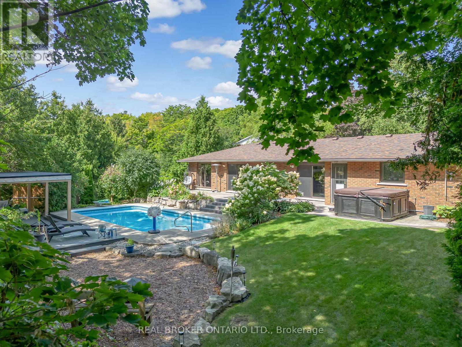 30 Carl Crescent, Hamilton, Ontario  L8B 0G5 - Photo 4 - X12847574